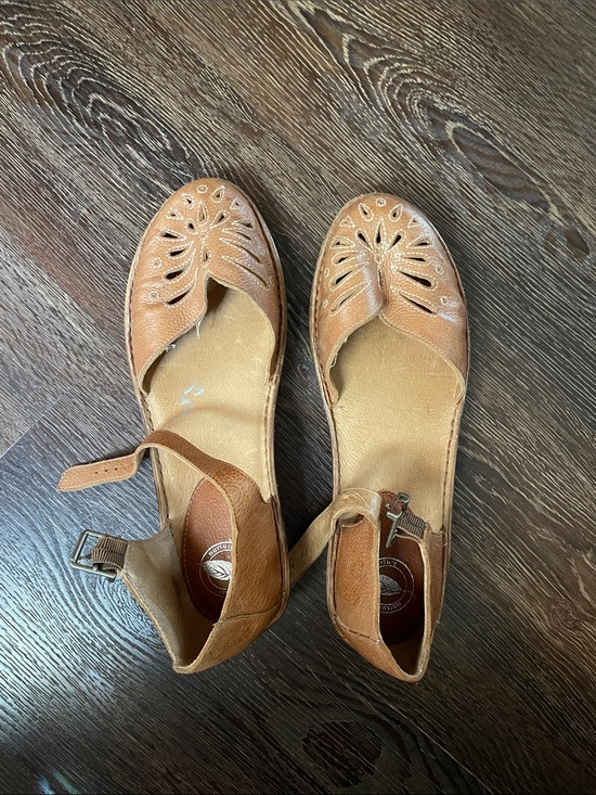 nurture Shoes - Women's Tan Leather Cutout Ankle-Strap Flats